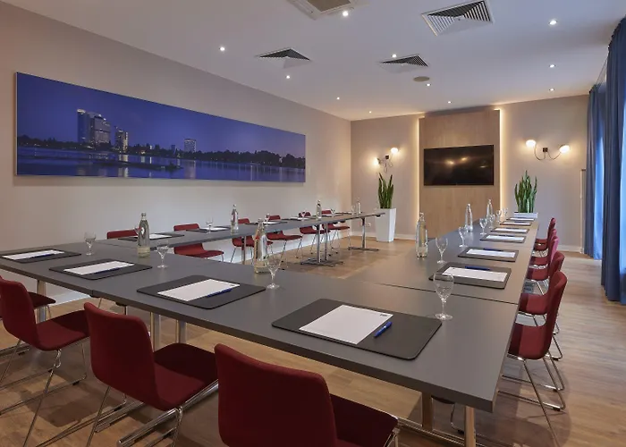 Hotel Express Cologne By Ihg 3*